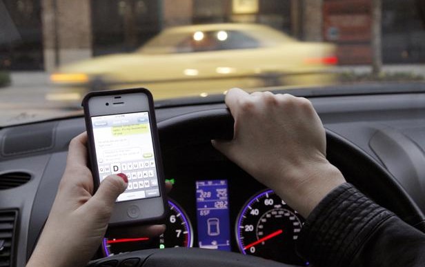 سردرگمی استفاده از تلفن همراه هنگام رانندگی